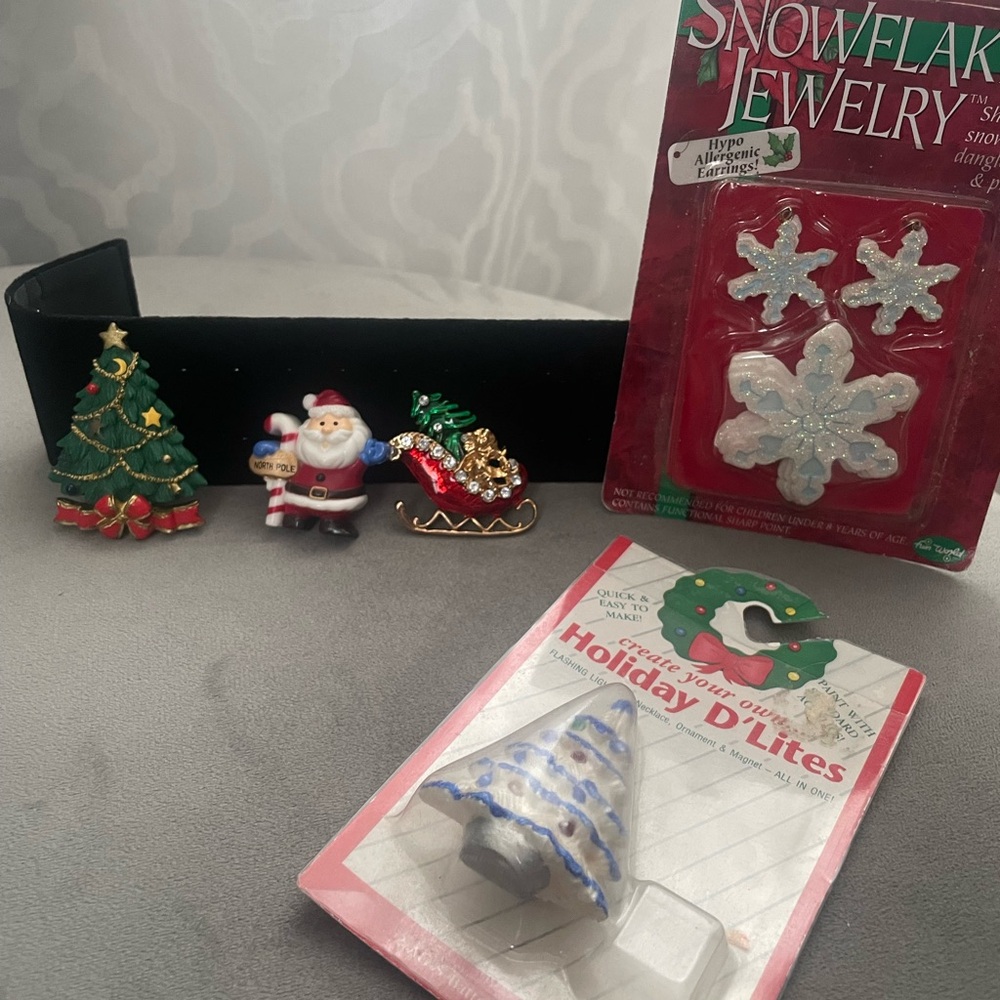 Festive Holiday Brooch Set with Snowflake Jewelry